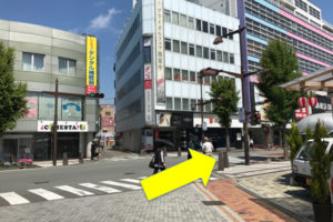 交差点を右に